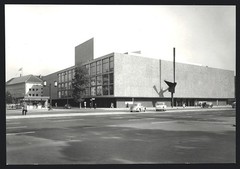 Photograph Berlin, street intersection in front of the Deutsche Oper