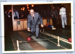 Man bowling at bowling alley 1972 – Sports 1970s – Photo 10x7cm