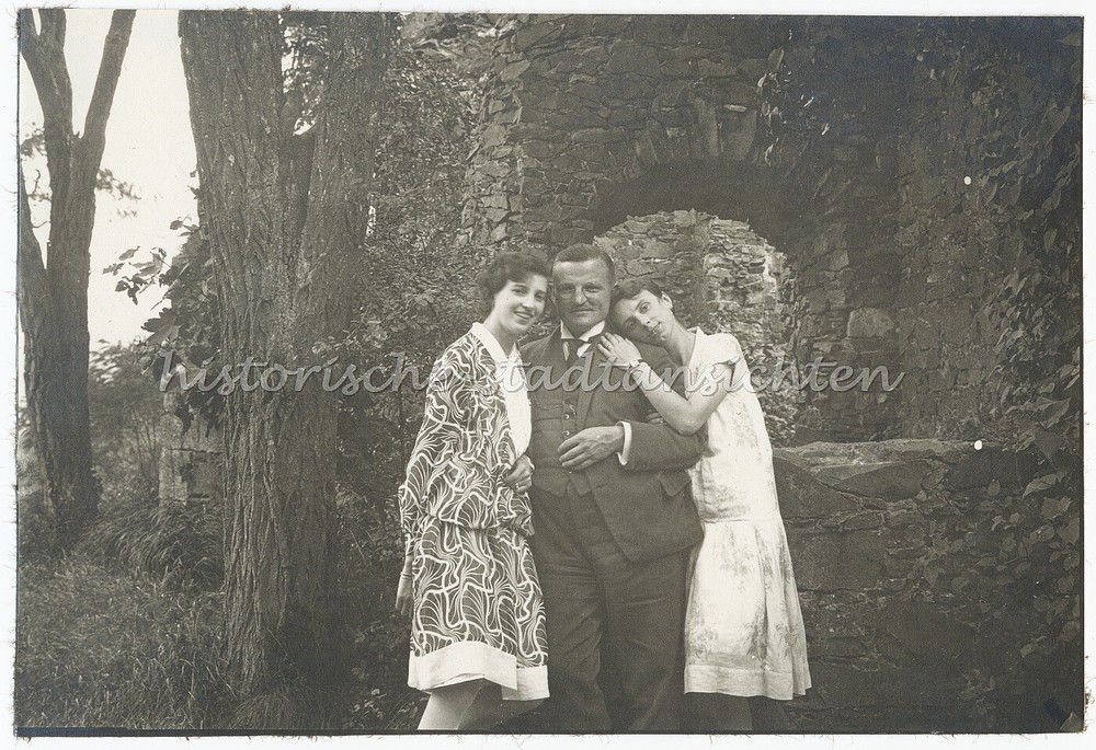 Bad Berneck in the Fichtelgebirge 1927 – Castle Family Fashion – Old Photo 1920s