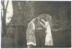 Bad Berneck in the Fichtelgebirge 1927 – Castle Family Fashion – Old Photo 1920s