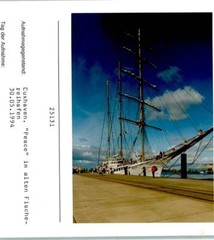 10188429 – 2190 Cuxhaven Alte Segler Peace im alten Fischereihafen Foto