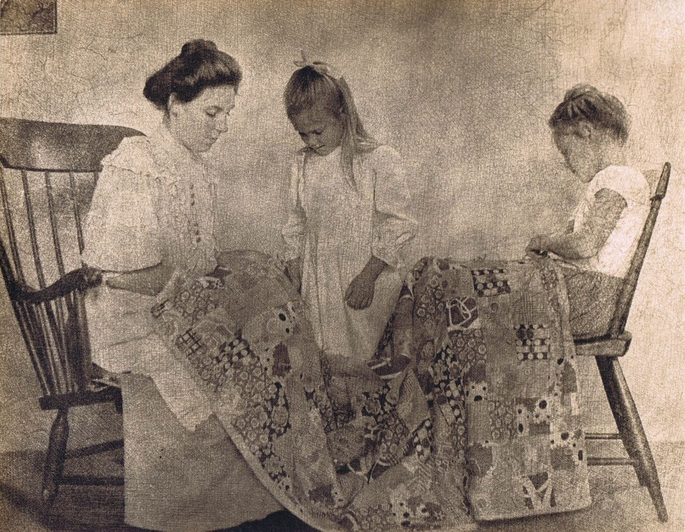 Hendrickson Orig Photo SEPIA MOTHER AND HER DAUGHTERS FINISHING UP QUILT 14×11″