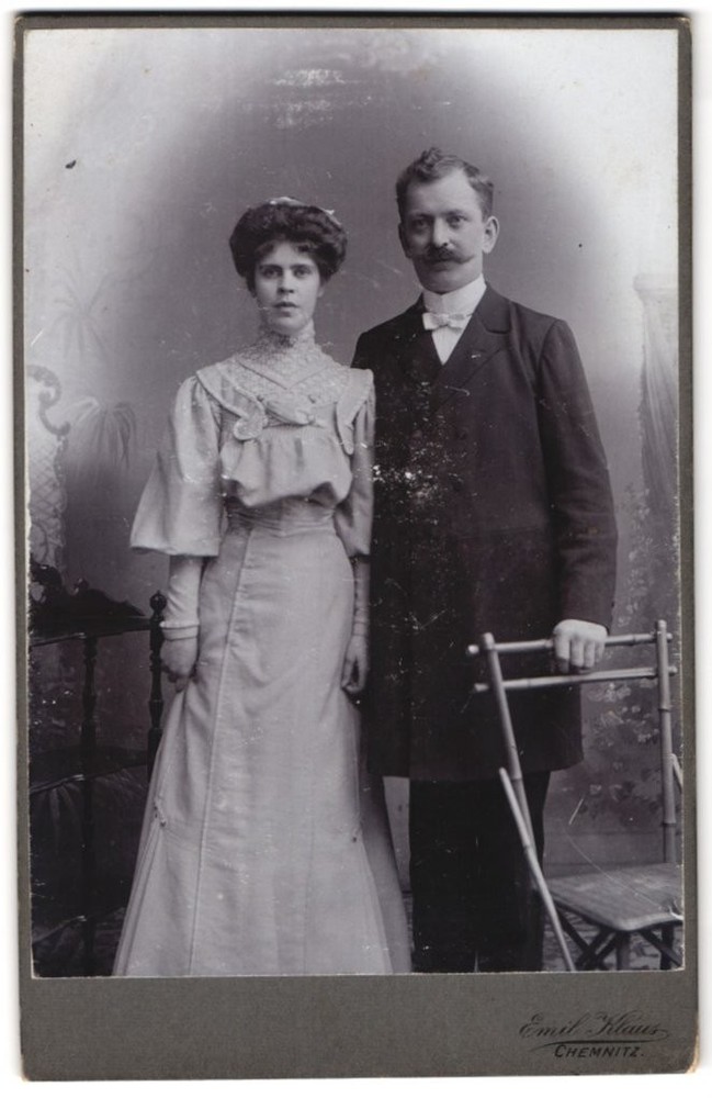 Photograph Emil Klaus, Chemnitz, Reitbahnstraße 22, middle-aged couple elega