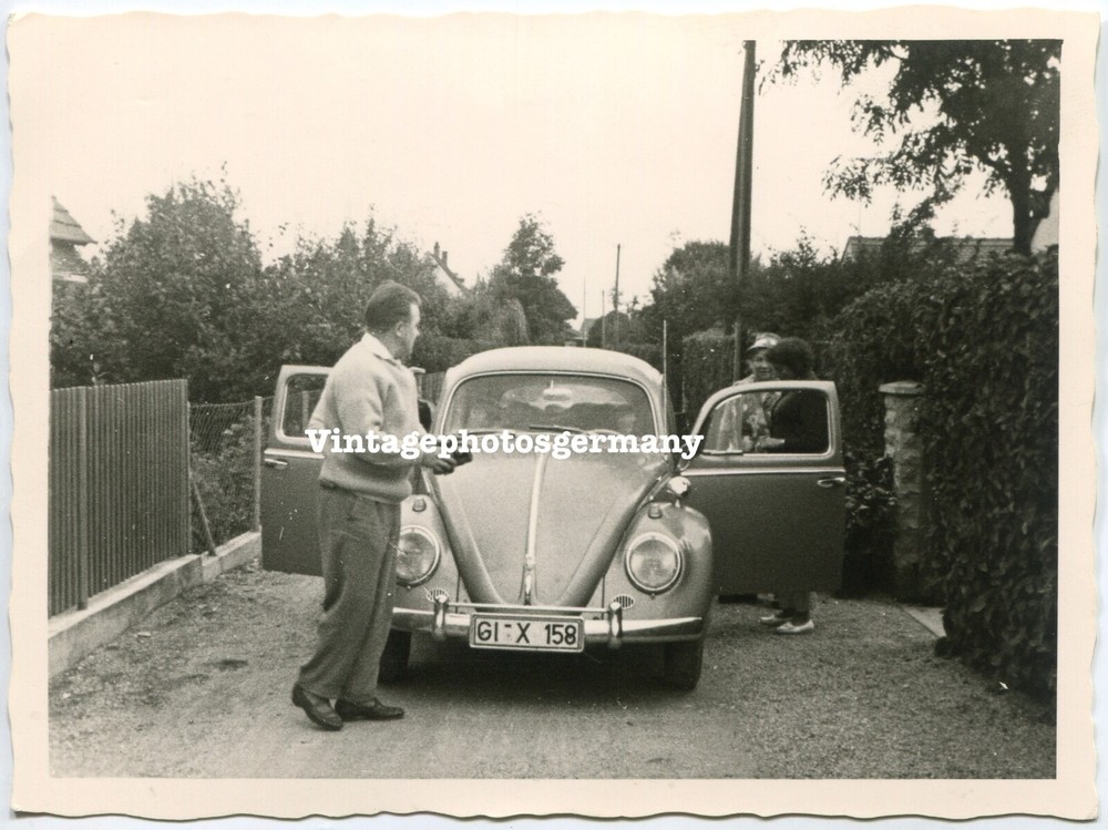 D7870 Photo 1960s VW Beetle Volkswagen Auto Passenger Car