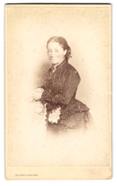 Photograph Williams & Mayland, London, Regent Street 236, Portrait of a Lady in