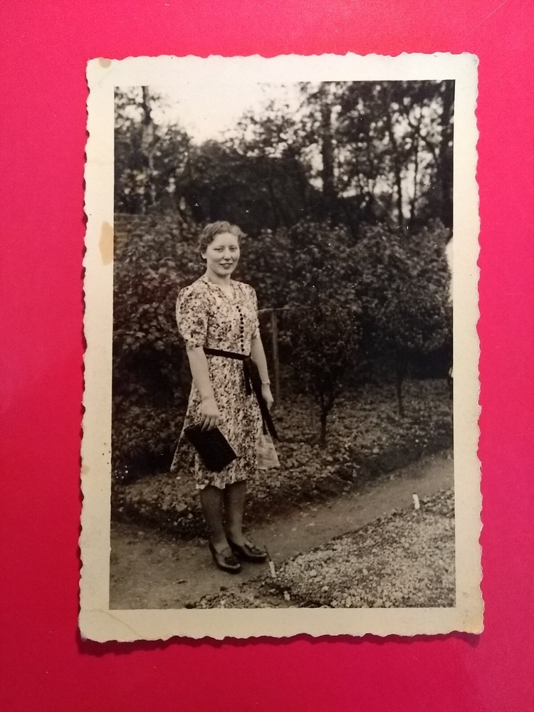 Alt Foto antik Vintage hübsche Frau Tasche Kleid Woman Mode nice dress old Photo