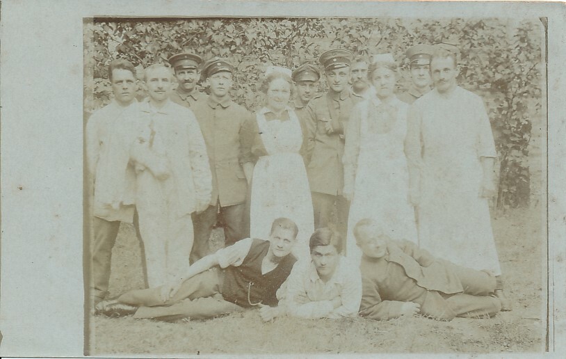altes Foto sw Gruppenaufnahme event. Lazaret ca. 13,9×8,8cm hf2501f