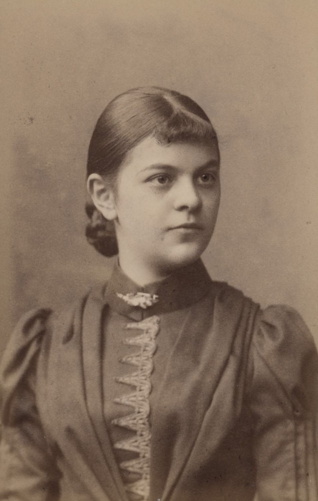 Königsberg portrait photography woman portrait Rosenow Berlin historical album