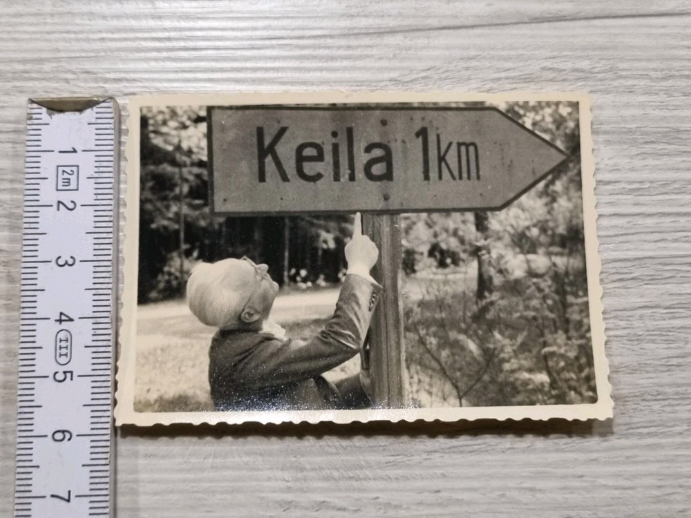 Photo, road sign, place Keila, 1 km, Saalfeld district GDR 1951 (T)
