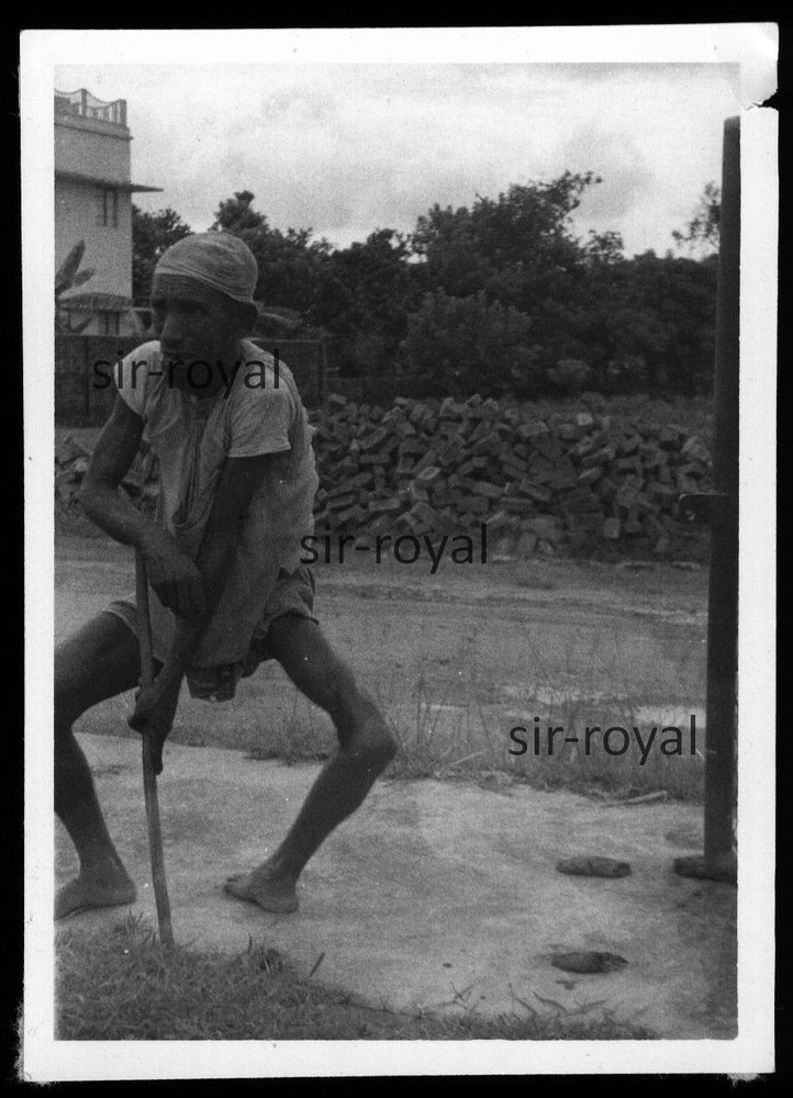 Lahore in Pakistan 1959 – Homeless Beggar on Crutches – 1950s – Photo 7x9cm