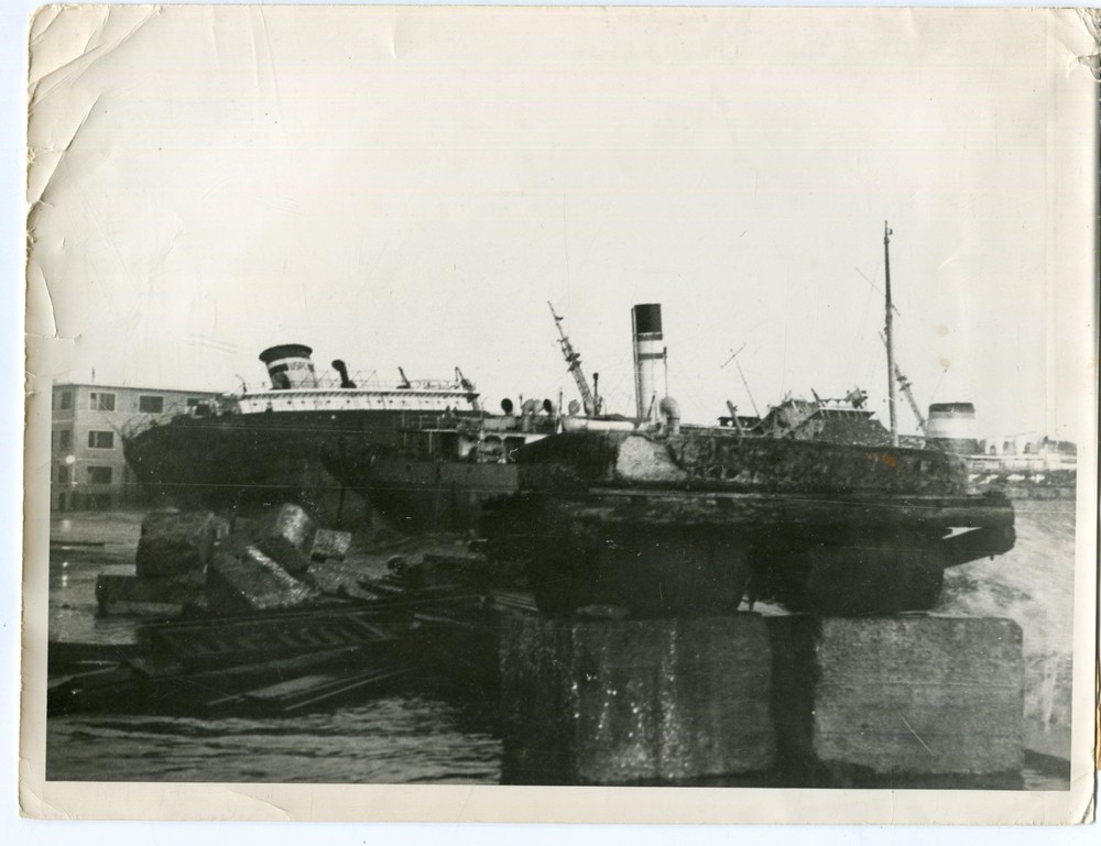 Old Photo Ship on Land, 1955, 18x24cm