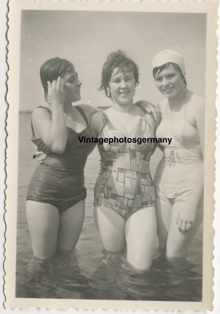 Z6285 Photo 1950s Pretty Young Woman Semi Nude Bikini Swimwear Nice