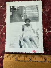 GETTING SOME SUN 1954 Original Black and White Photo 2 3/4″ X 3 7/8″ SEXY WOMAN