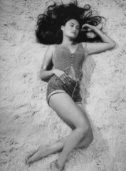 BEAUTIFUL TIA CARRERE 5X7 PHOTO