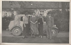Photo postcard family before BMW 309 car vintage car