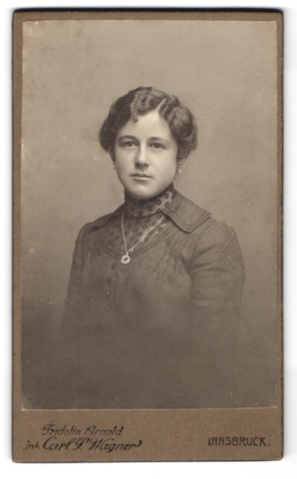 Photograph Fridolin Arnold, Innsbruck, Müllerstr. 6, Portrait of a Young Woman