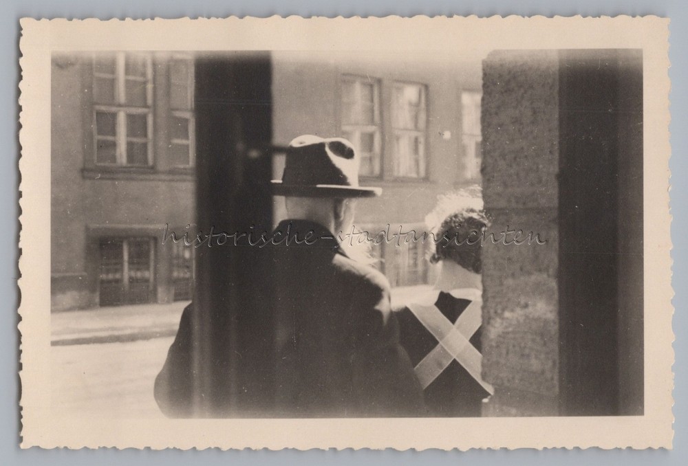 Munich 1934 – Man with Housekeeper – Old Photo 1930s