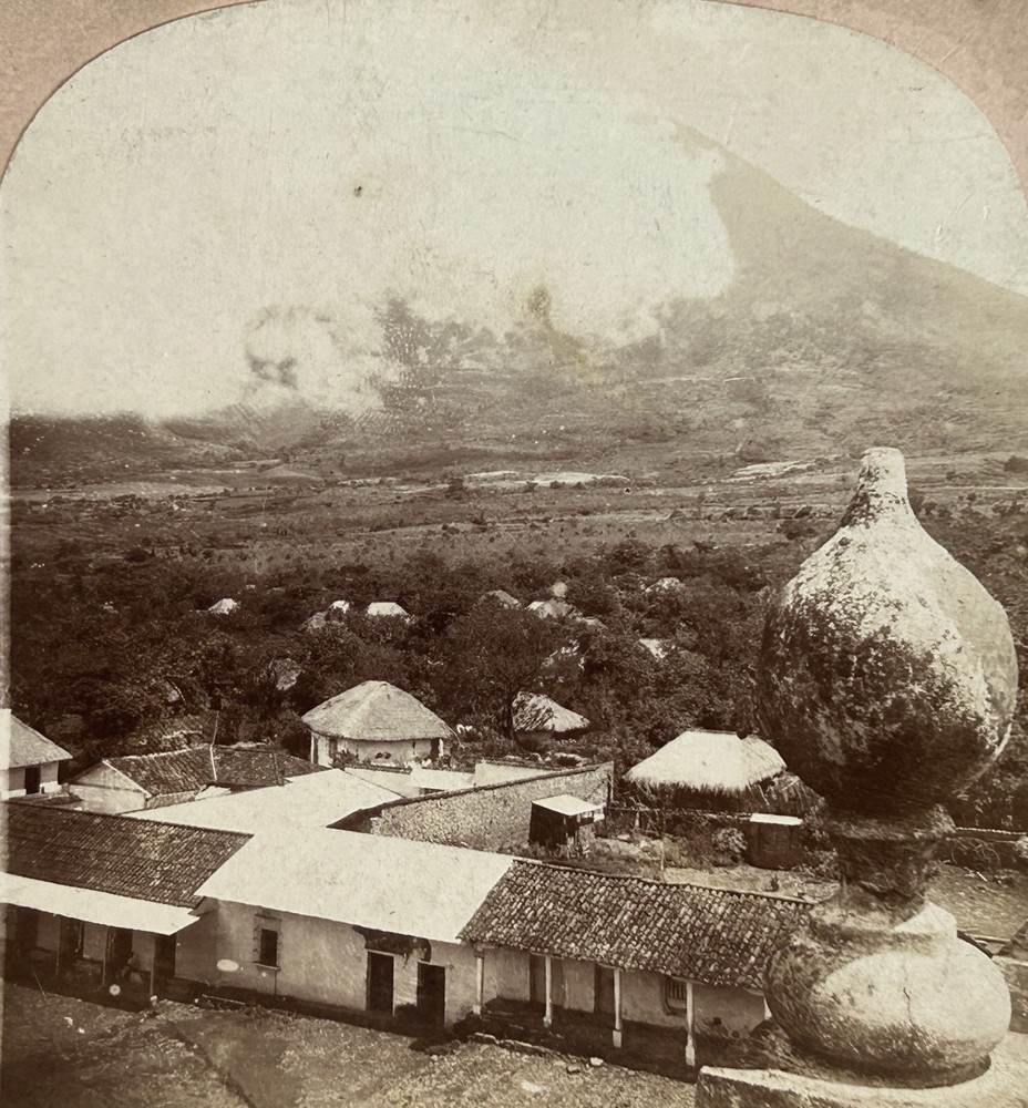 Guatemala Le Volcan de Agua C1900 Photo Stereo Vintage Albumine