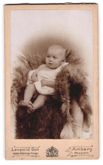 Photograph Leopold God, Amberg, Maxplatz, sweet toddler in shirt with nude