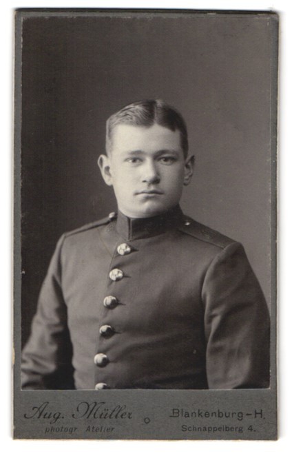 Photograph Aug. Müller, Blankenburg/Resin, soldier in uniform Rgt. 16