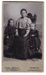 Photograph Carl Wolf, Harburg, at the war memorial, mother on a chair with her
