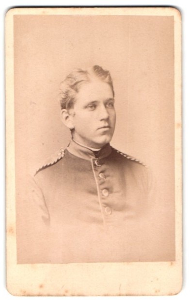 Photograph Aug Riemann, Bielefeld, Ober-Tor-Wallstrasse, annual volunteers