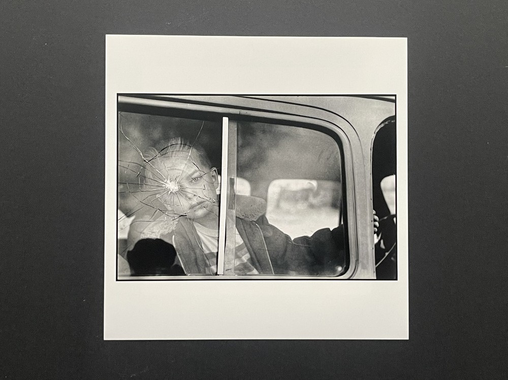 STAMP SIGNED – ELLIOTT ERWITT – WALDEN , USA 1955 , LTD 6″ x 6″ MAGNUM PRINT