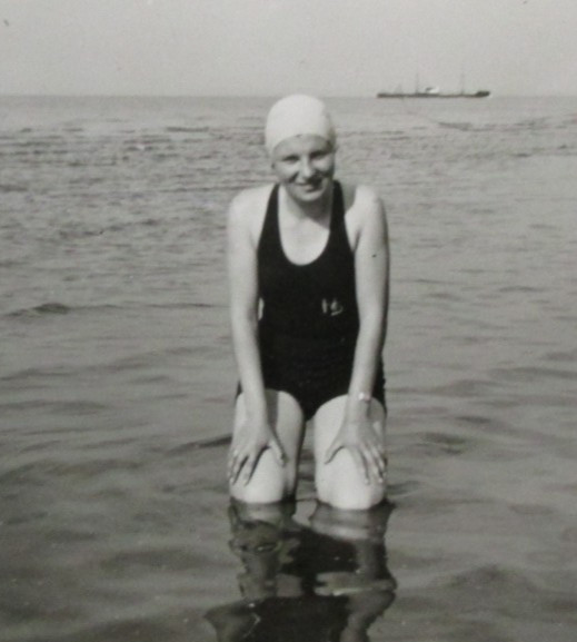 HEIRLOOM Orig Priv Photo Old Time Beautiful Young Woman Semi Nude In Water Eye Catching