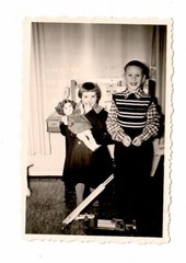 16950 – Photo * 2 Small Children * Doll * Christmas 1955
