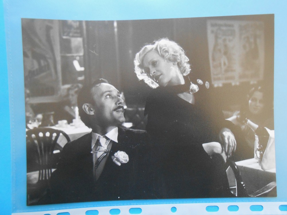 Photographs Archive Newspaper Screen a Sight Photo Malou Fotos Home Cinema TV