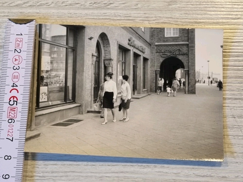 Photo East Berlin, industrial shop, GDR architecture (3)