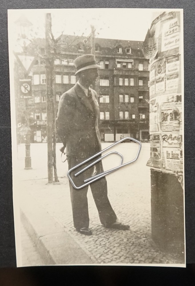Photo Portrait Man Berlin Advertising Column Advertising Business P Sign Traffic Pictures
