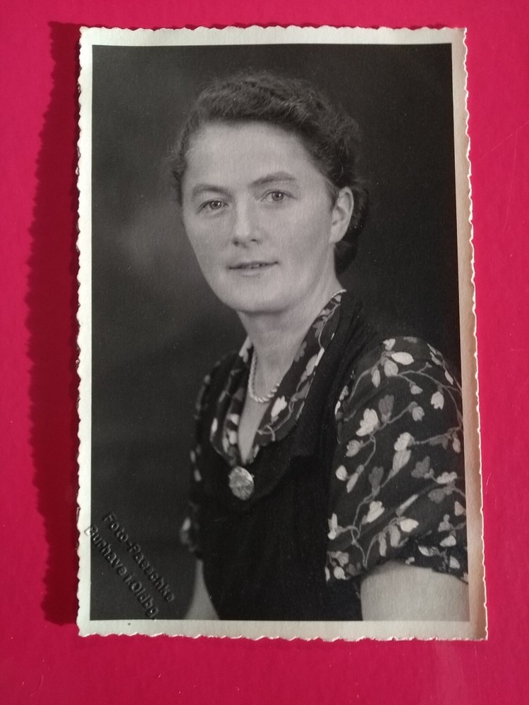 Altes Foto antik AK Portrait hübsche Frau Woman Beauty dream old Photo 1942