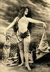 Leopold Reutlinger Photo, “Suzy Deguez” erotic dancer in Paris, 1900s