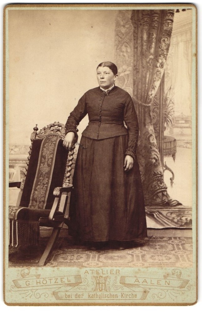 Photograph G. Hötzel, Aalen, middle-class lady in black dress with medium