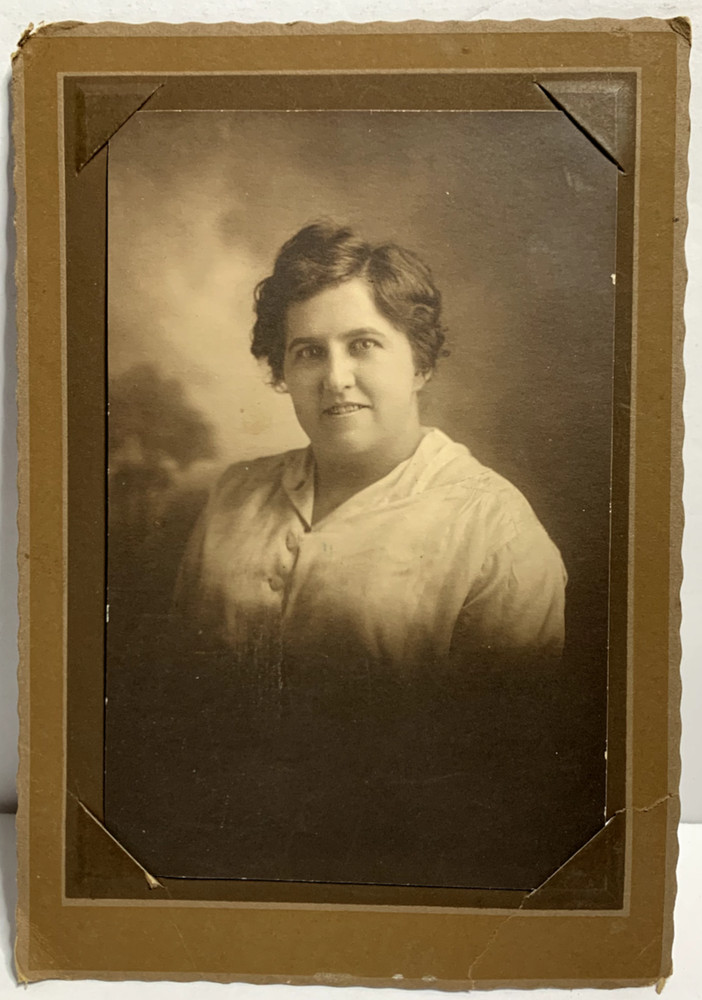 Portrait: Woman. Unknown.