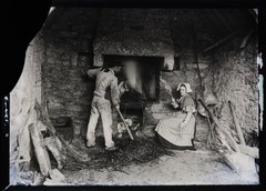 Glass negative, 13×18 cm, peasant man-woman couple. Brittany. France