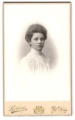 Photograph Axel Sjöberg, Malmö, Stortorget, portrait of a young woman