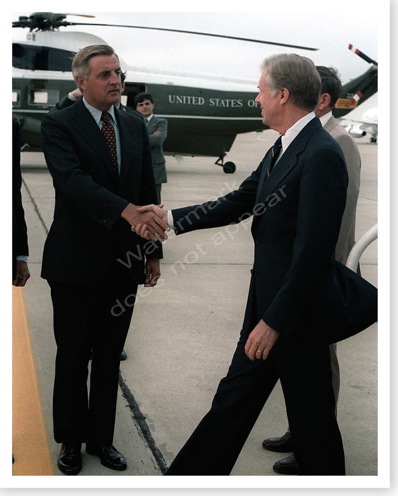 Jimmy Carter 1980 Shaking Hands With Walter Mondale 8×10 Silver Halide Photo