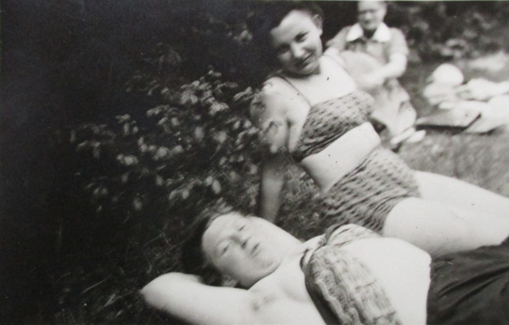 ERITAGE Orig Priv Photo Old Time Beautiful Young Women Semi Nude Bikini Eye Catching