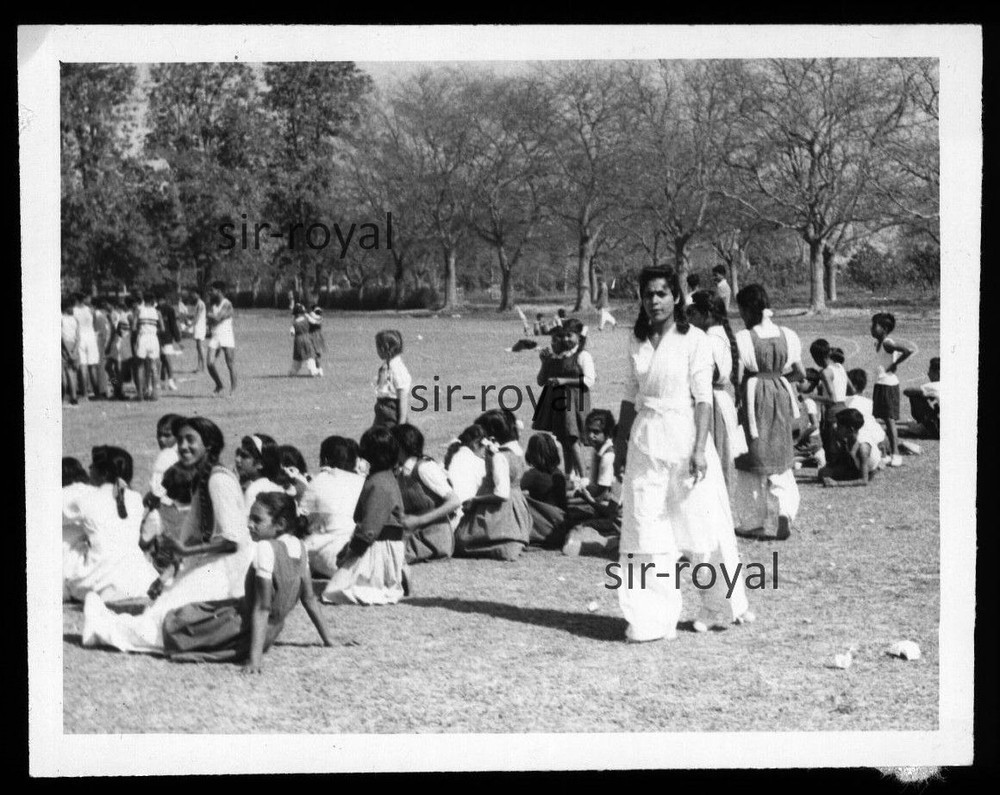 Lahore in Pakistan 1959 – Children in the Park – 1950s – Photo 9x7cm