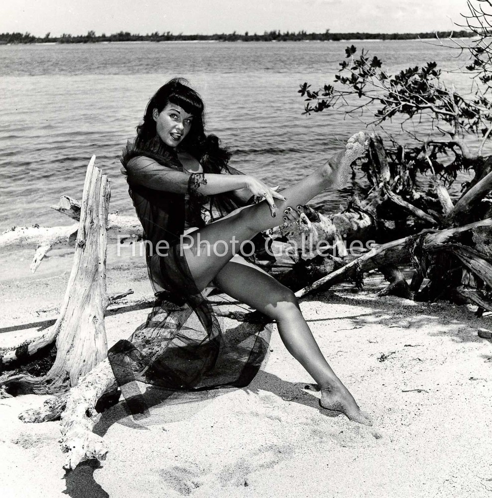 1954 BETTIE PAGE Original Female Nude BUNNY YEAGER Miami FL Key Biscayne Photo