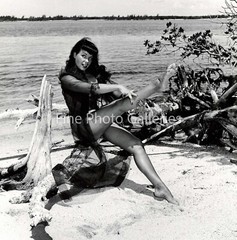 1954 BETTIE PAGE Original Female Nude BUNNY YEAGER Miami FL Key Biscayne Photo