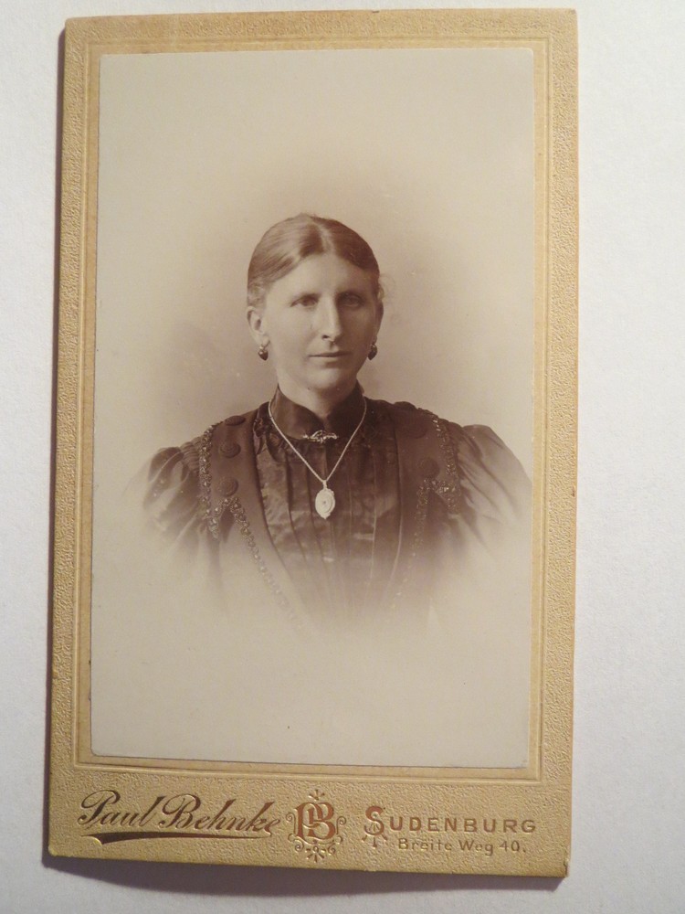 Sudenburg-Magdeburg-woman in dress-with necklace and earrings/CDV