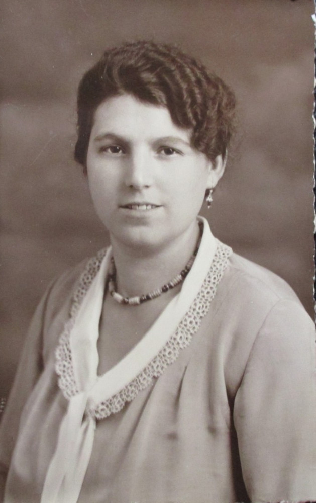 Heritage private photo from collection fashionable girl young woman eye-catcher brunette 1929