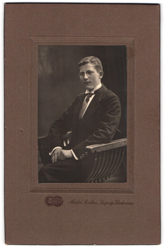 Photograph Adolph Richter, Leipzig-Lindenau, Merseburger Straße 61, Elegant J