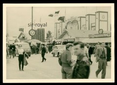 Oktoberfest Munich 1950s – Chicken Roaster Poschner in front of Festhalle – Photo 10x7cm