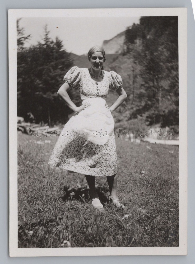 Reit im Winkl 1934 – Woman Summer Dress – Vintage Photo 1930s