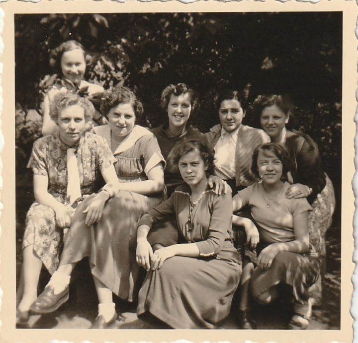 Vintage Photo Group Photo Young Women 1952 Snapshot
