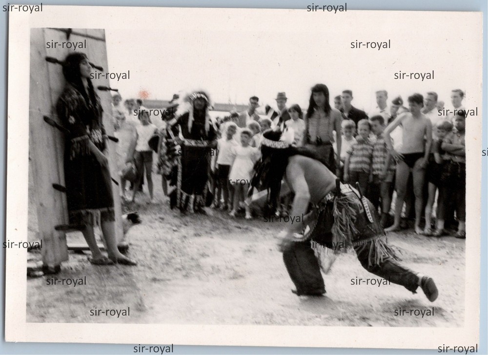 Frankfurt Main 1965 – Indian Village Knife Throwing – 1960s – Photo 10x7cm